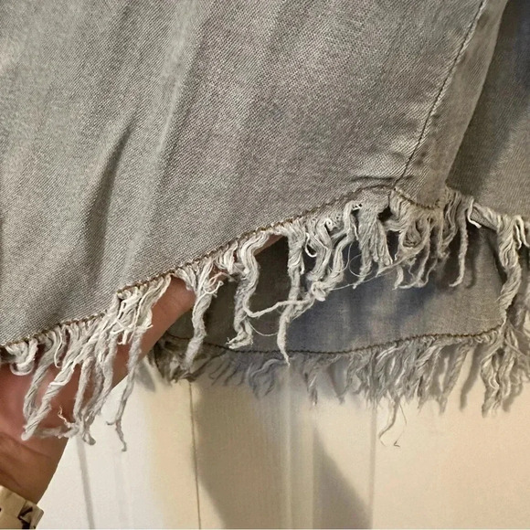 HESTER & ORCHARD TENCEL BUTTON UP
COLLARED BLOUSE - Picture 3 of 6